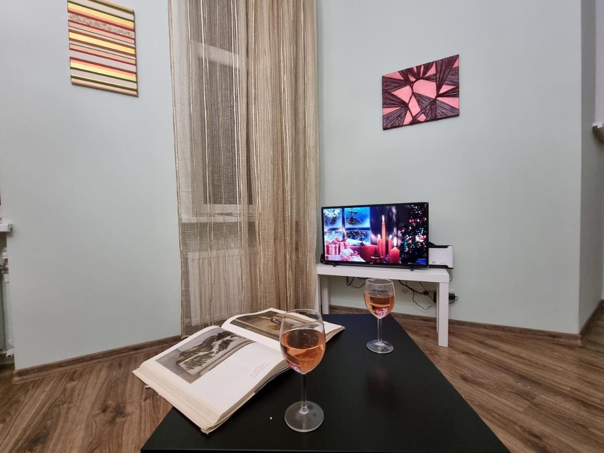 Art Deco One-Bedroom Suite In Library House With Free 5G Wifi Rīga Exterior foto